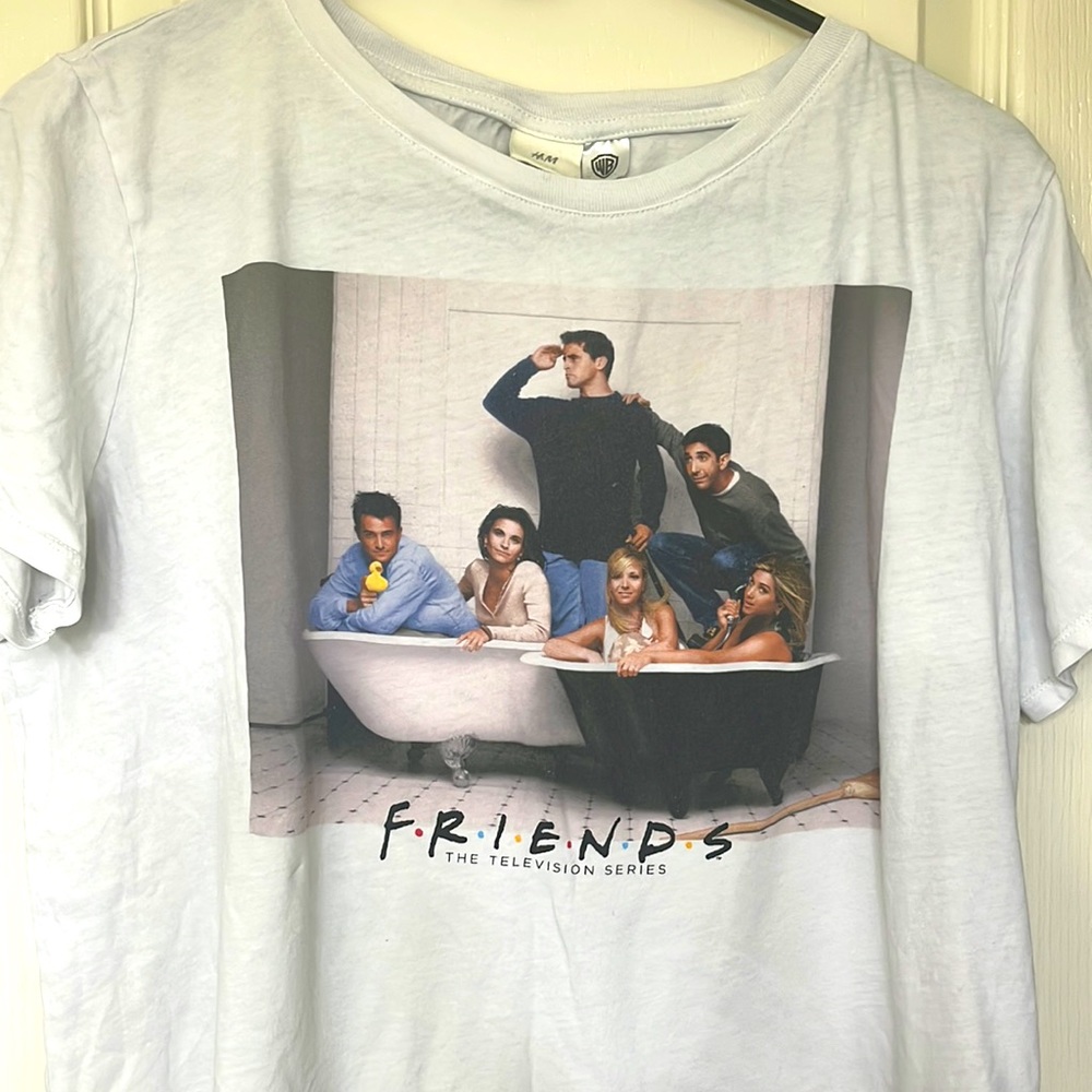 Friends t shirt from H&M🥰🎉